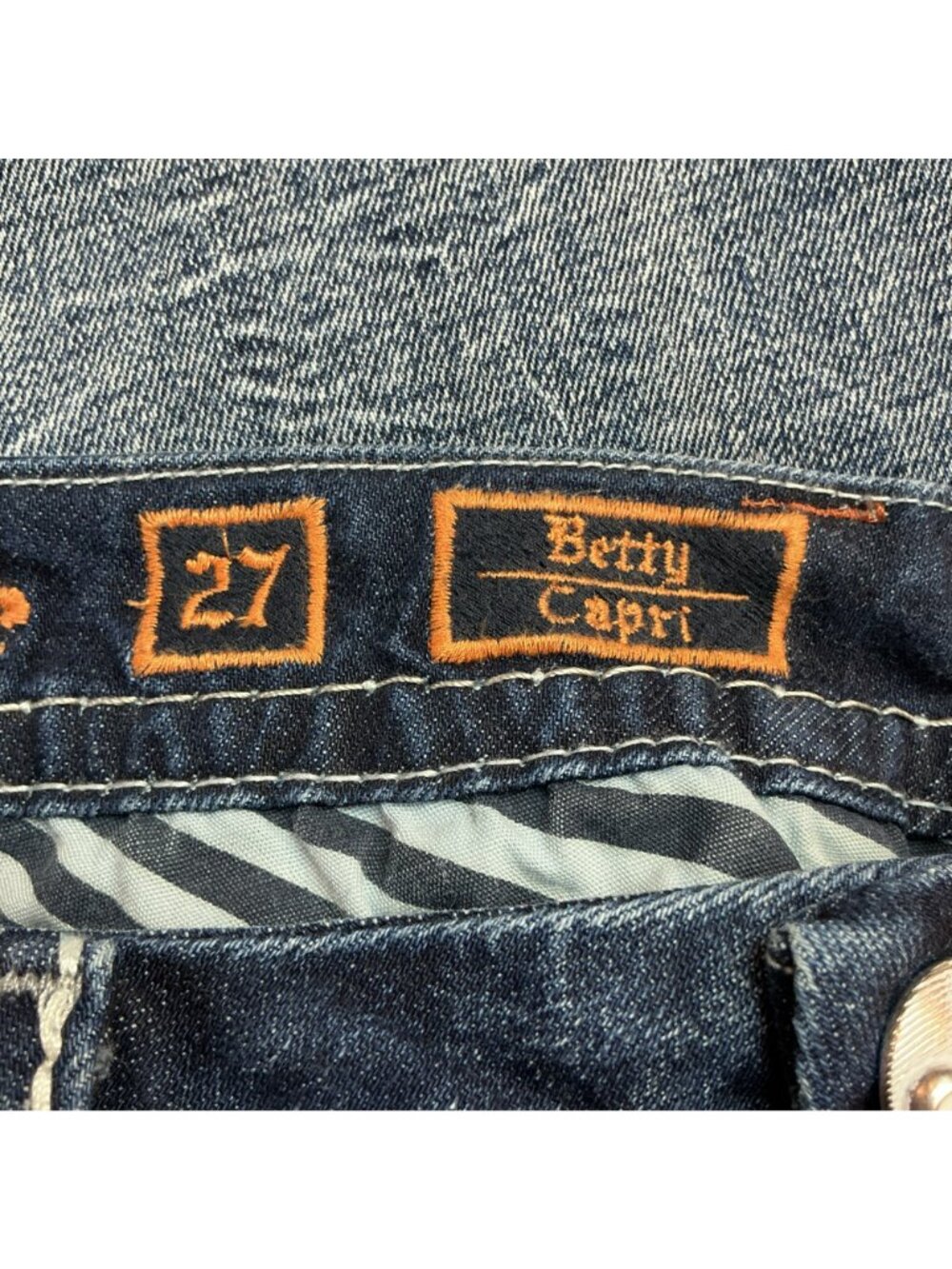 Rock Revival Betty Capri Jeans Womens 27 Distressed Contrast Stitching - Picture 9 of 11